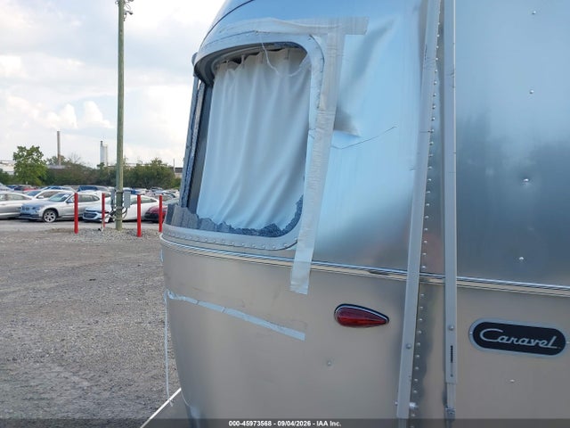 45973568 :رقم المزاد ، 1STHMAC17NJ560005 vin ، 2022 Airstream Caravel مزاد بيع