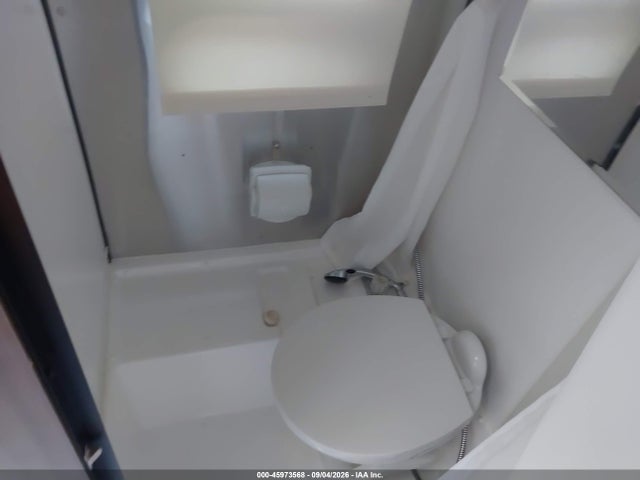 45973568 :رقم المزاد ، 1STHMAC17NJ560005 vin ، 2022 Airstream Caravel مزاد بيع