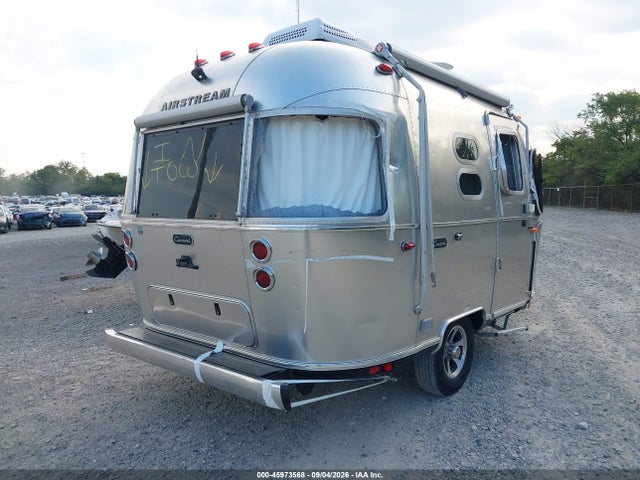 45973568 :رقم المزاد ، 1STHMAC17NJ560005 vin ، 2022 Airstream Caravel مزاد بيع