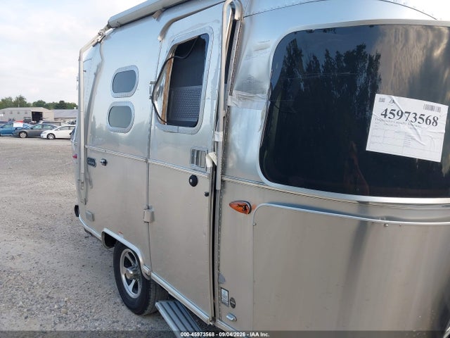 45973568 :رقم المزاد ، 1STHMAC17NJ560005 vin ، 2022 Airstream Caravel مزاد بيع