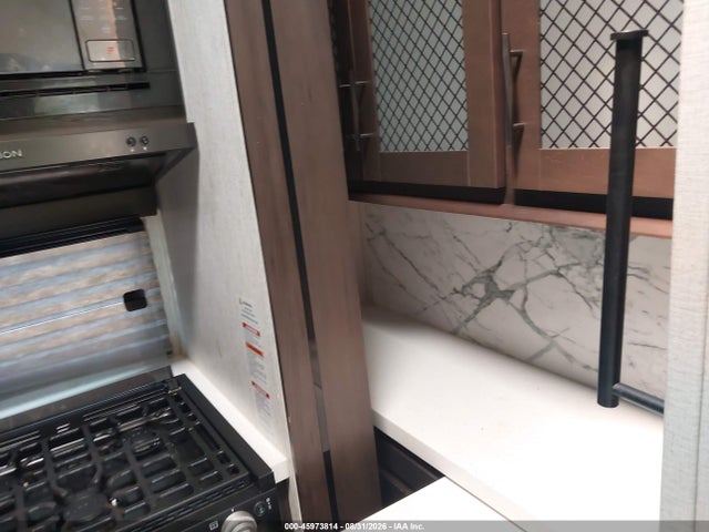 45973814 :رقم المزاد ، 573FM4129M1118420 vin ، 2021 Grand Design Momentum مزاد بيع