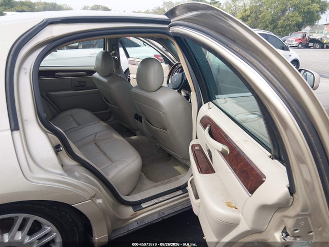 45973879 :رقم المزاد ، 2LNHM82V59X636664 vin ، 2009 Lincoln Town Car مزاد بيع