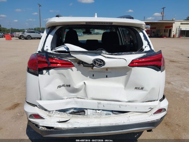 45973918 :رقم المزاد ، 2T3WFREV4JW492255 vin ، 2018 Toyota Rav4 Xle مزاد بيع