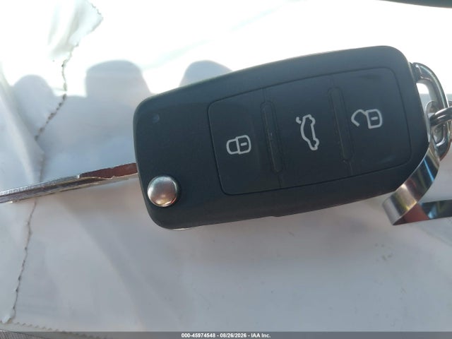 45974548 :رقم المزاد ، 3VWF17AT2FM637967 vin ، 2015 Volkswagen Beetle Coupe 1.8t Fleet Edition مزاد بيع