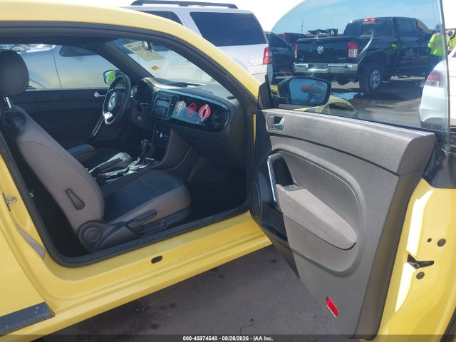 45974548 :رقم المزاد ، 3VWF17AT2FM637967 vin ، 2015 Volkswagen Beetle Coupe 1.8t Fleet Edition مزاد بيع