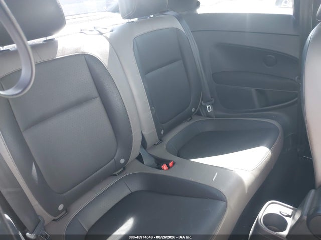 45974548 :رقم المزاد ، 3VWF17AT2FM637967 vin ، 2015 Volkswagen Beetle Coupe 1.8t Fleet Edition مزاد بيع