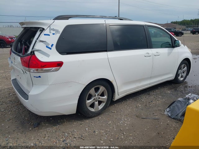 45974550 :رقم المزاد ، 5TDKK3DC9BS127919 vin ، 2011 Toyota Sienna Le V6 مزاد بيع