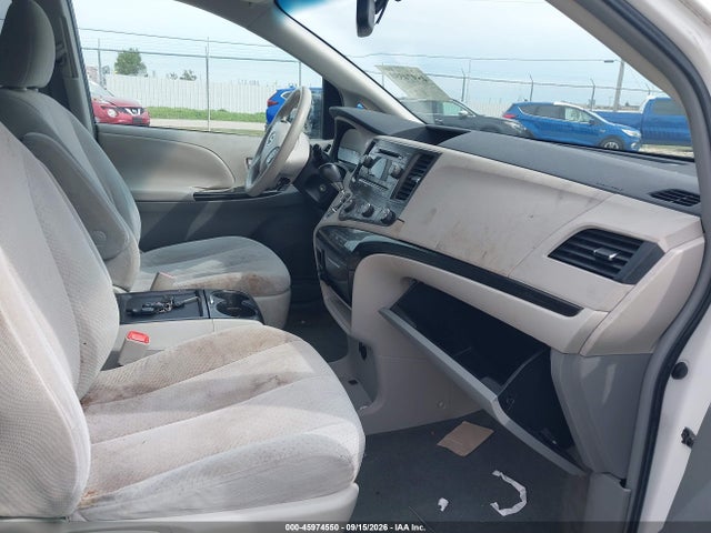 45974550 :رقم المزاد ، 5TDKK3DC9BS127919 vin ، 2011 Toyota Sienna Le V6 مزاد بيع