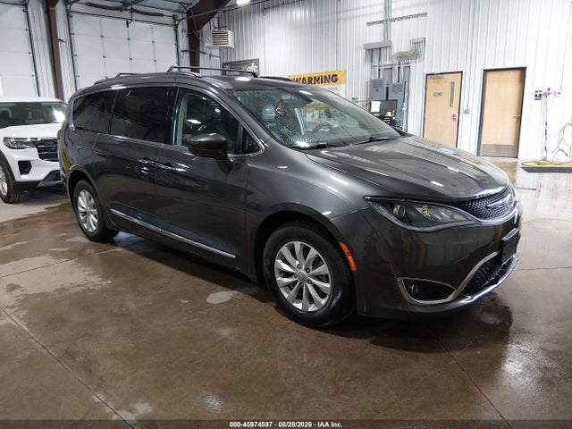45974597 :رقم المزاد ، 2C4RC1BG6HR635255 vin ، 2017 Chrysler Pacifica Touring-l مزاد بيع