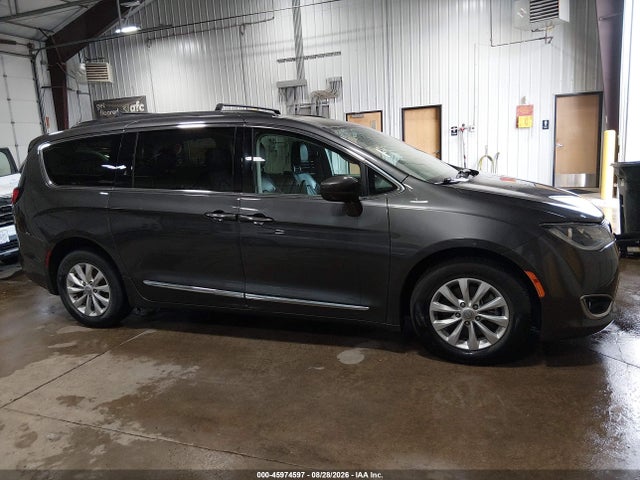 Продаж на аукціоні авто 2017 Chrysler Pacifica Touring-l, vin: 2C4RC1BG6HR635255, номер лоту: 45974597