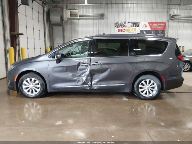 Продаж на аукціоні авто 2017 Chrysler Pacifica Touring-l, vin: 2C4RC1BG6HR635255, номер лоту: 45974597