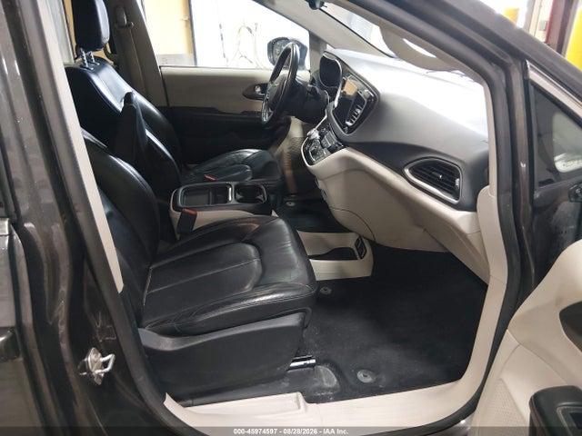 Продаж на аукціоні авто 2017 Chrysler Pacifica Touring-l, vin: 2C4RC1BG6HR635255, номер лоту: 45974597
