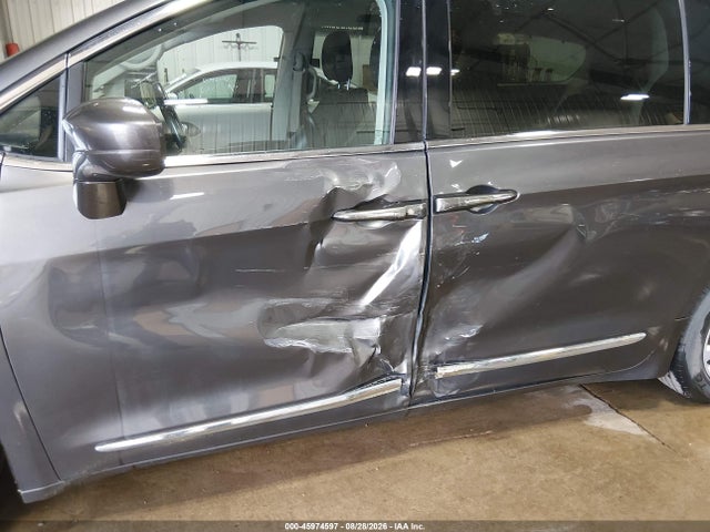 Продаж на аукціоні авто 2017 Chrysler Pacifica Touring-l, vin: 2C4RC1BG6HR635255, номер лоту: 45974597