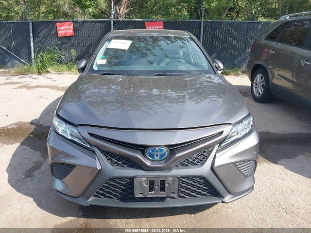 2018 Toyota Camry Hybrid Se მანქანა იყიდება აუქციონზე, vin: 4T1B21HK4JU001561, აუქციონის ნომერი: 45974863