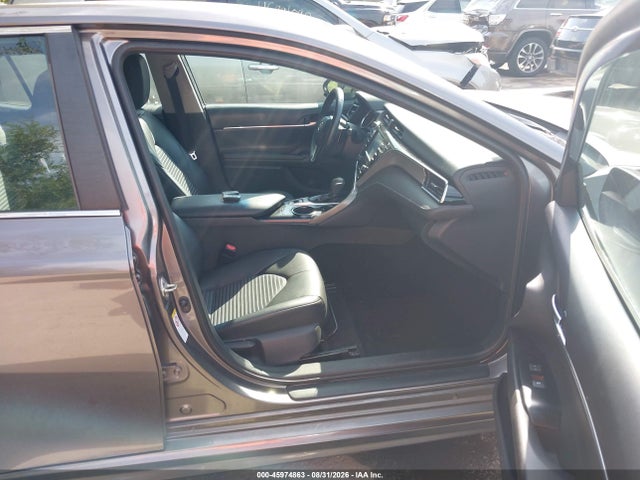 2018 Toyota Camry Hybrid Se მანქანა იყიდება აუქციონზე, vin: 4T1B21HK4JU001561, აუქციონის ნომერი: 45974863