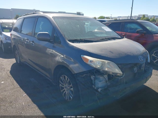 Toyota Sienna Xle Premium 8 Passenger 2015 5TDYK3DC9FS683793 головне зображення