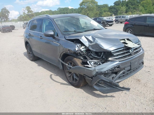 2022 Volkswagen Tiguan 2.0t Se მანქანა იყიდება აუქციონზე, vin: 3VV2B7AX4NM169435, აუქციონის ნომერი: 45975235