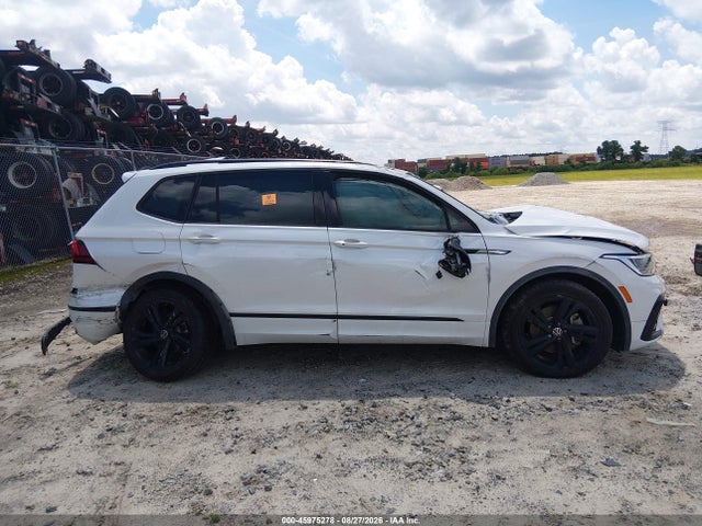 Продажа на аукционе авто 2023 Volkswagen Tiguan Se R-line Black, vin: 3VVCB7AX8PM121668, номер лота: 45975278