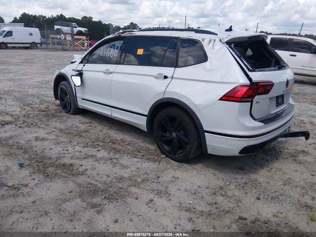 Продажа на аукционе авто 2023 Volkswagen Tiguan Se R-line Black, vin: 3VVCB7AX8PM121668, номер лота: 45975278