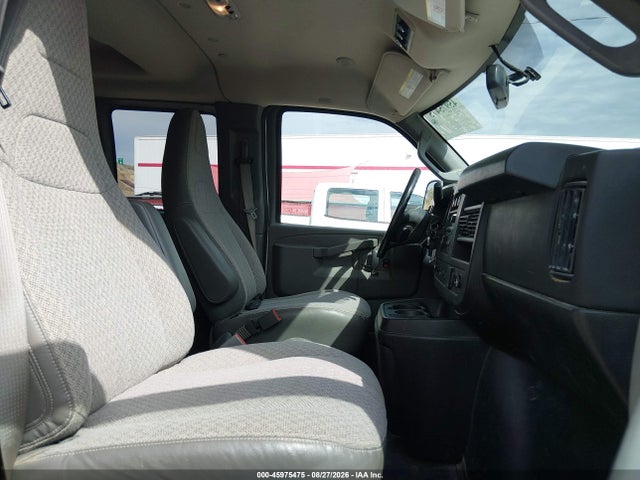 1GAWGEFG6J1284097 Chevrolet Express 2500 Ls