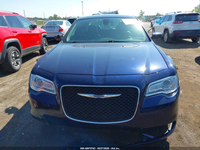 2017 Chrysler 300 Limited Awd მანქანა იყიდება აუქციონზე, vin: 2C3CCARG6HH553127, აუქციონის ნომერი: 45975762