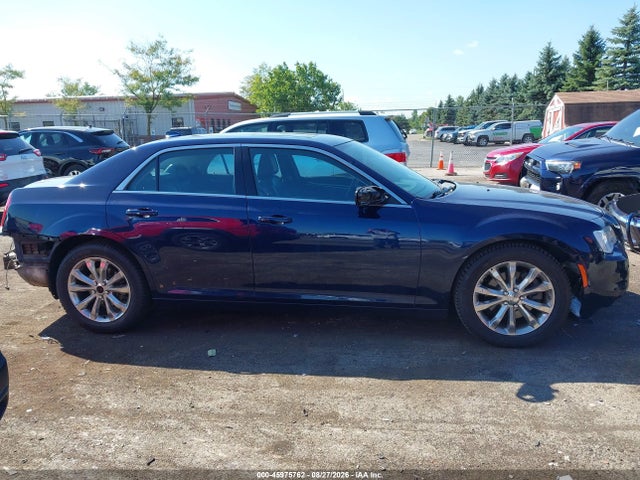 2017 Chrysler 300 Limited Awd მანქანა იყიდება აუქციონზე, vin: 2C3CCARG6HH553127, აუქციონის ნომერი: 45975762
