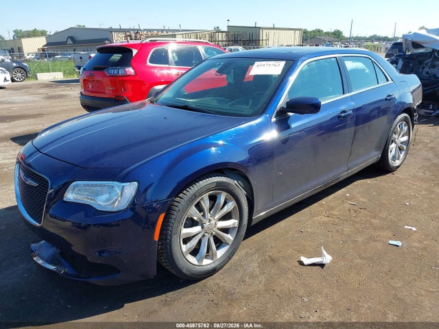 2017 Chrysler 300 Limited Awd მანქანა იყიდება აუქციონზე, vin: 2C3CCARG6HH553127, აუქციონის ნომერი: 45975762