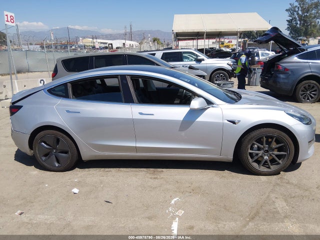 Tesla Model 3 Long Range/performance 2018 5YJ3E1EB4JF093350 Image 12