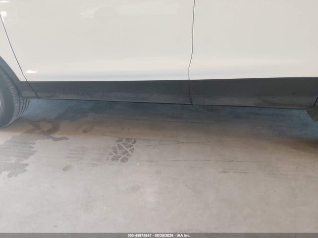 Продажа на аукционе авто 2018 Ford Escape Se, vin: 1FMCU9GD8JUD08747, номер лота: 45975947