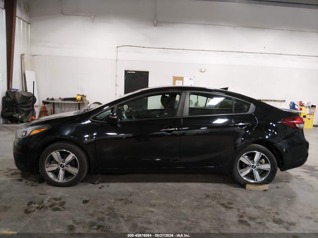 45976094 :رقم المزاد ، 3KPFL4A74JE213286 vin ، 2018 Kia Forte S مزاد بيع