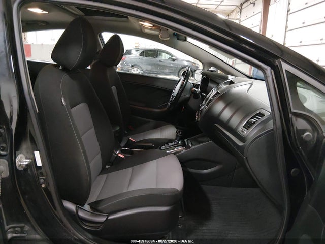 45976094 :رقم المزاد ، 3KPFL4A74JE213286 vin ، 2018 Kia Forte S مزاد بيع