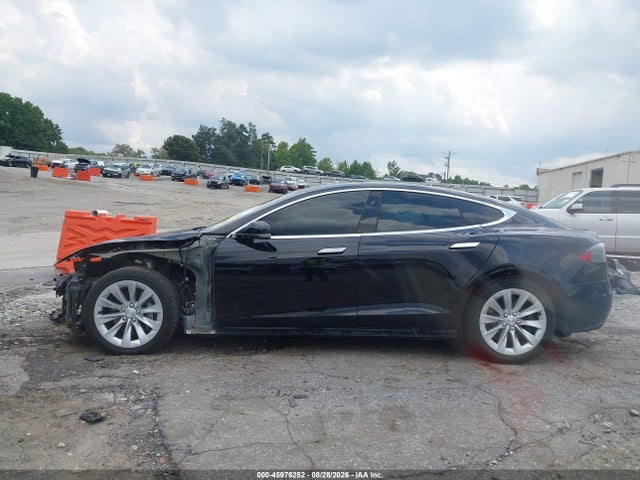 45976252 :رقم المزاد ، 5YJSA1E24JF261365 vin ، 2018 Tesla Model S 100d/75d/p100d مزاد بيع