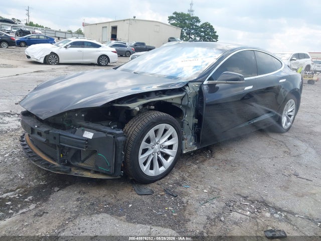 45976252 :رقم المزاد ، 5YJSA1E24JF261365 vin ، 2018 Tesla Model S 100d/75d/p100d مزاد بيع
