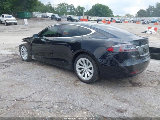 45976252 :رقم المزاد ، 5YJSA1E24JF261365 vin ، 2018 Tesla Model S 100d/75d/p100d مزاد بيع