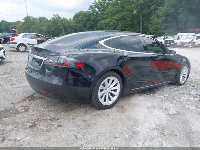 45976252 :رقم المزاد ، 5YJSA1E24JF261365 vin ، 2018 Tesla Model S 100d/75d/p100d مزاد بيع