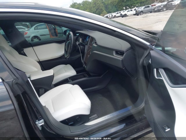 45976252 :رقم المزاد ، 5YJSA1E24JF261365 vin ، 2018 Tesla Model S 100d/75d/p100d مزاد بيع