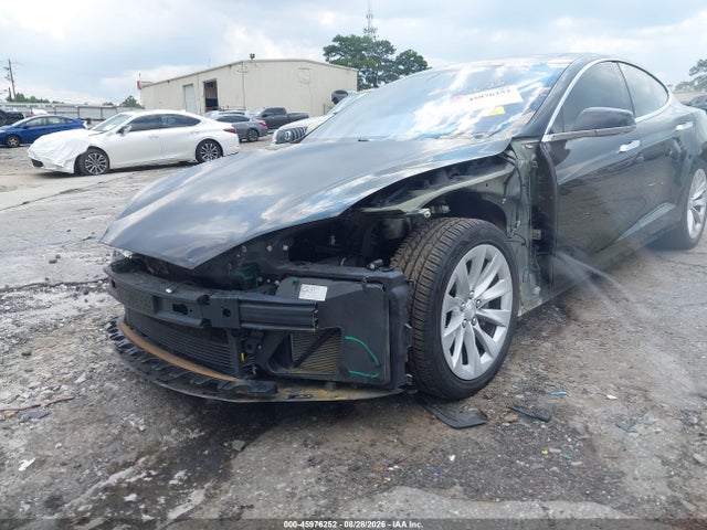 45976252 :رقم المزاد ، 5YJSA1E24JF261365 vin ، 2018 Tesla Model S 100d/75d/p100d مزاد بيع