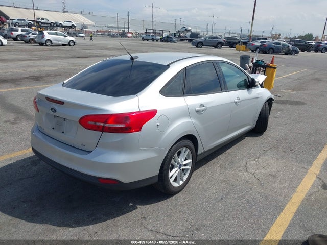 Ford FOCUS SE 2016 1FADP3F20GL271288 Image 4
