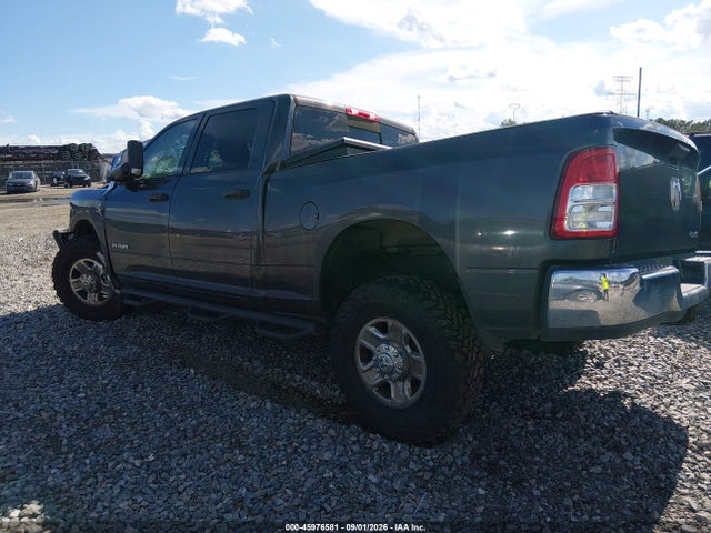 3C63R3CL7LG307439 RAM 3500 Tradesman 4x4 6&#039;4 Box