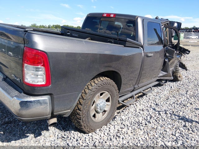 3C63R3CL7LG307439 RAM 3500 Tradesman 4x4 6&#039;4 Box