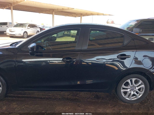3MYDLBYV1JY333160 Toyota YARIS IA