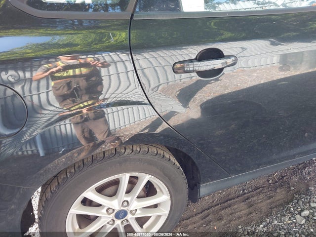 2015 Ford Focus Se მანქანა იყიდება აუქციონზე, vin: 1FADP3F23FL242494, აუქციონის ნომერი: 45977050