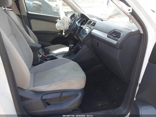 2018 Volkswagen Tiguan 2.0t S მანქანა იყიდება აუქციონზე, vin: 3VV1B7AX1JM083814, აუქციონის ნომერი: 45977108