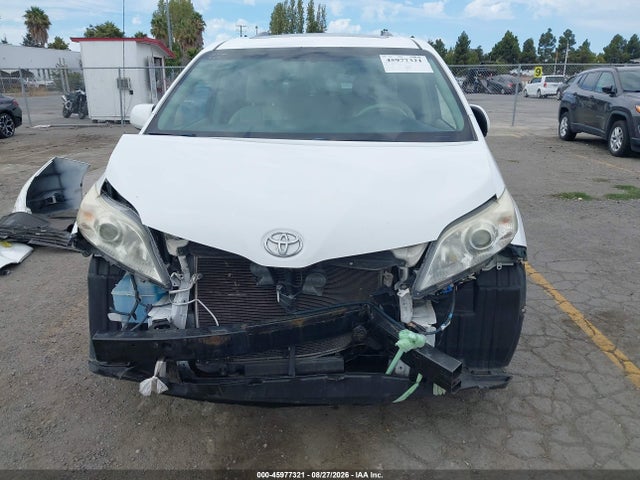 Продажа на аукционе авто 2014 Toyota Sienna Xle V6 8 Passenger, vin: 5TDYK3DC6ES452672, номер лота: 45977321
