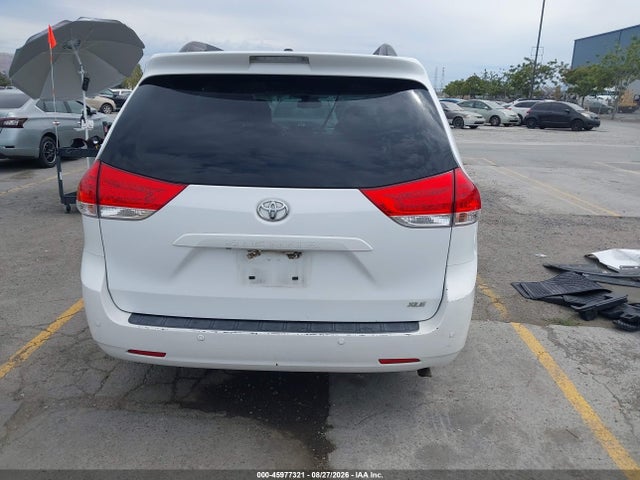 Продажа на аукционе авто 2014 Toyota Sienna Xle V6 8 Passenger, vin: 5TDYK3DC6ES452672, номер лота: 45977321