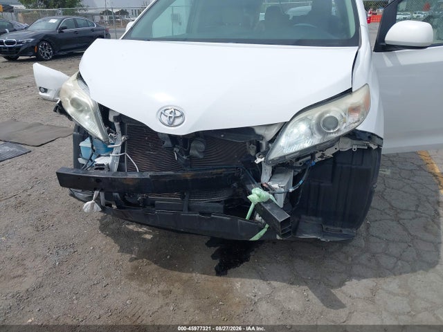Продажа на аукционе авто 2014 Toyota Sienna Xle V6 8 Passenger, vin: 5TDYK3DC6ES452672, номер лота: 45977321