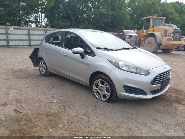 45977785 :رقم المزاد ، 3FADP4EJ7FM132528 vin ، 2015 Ford Fiesta Se مزاد بيع
