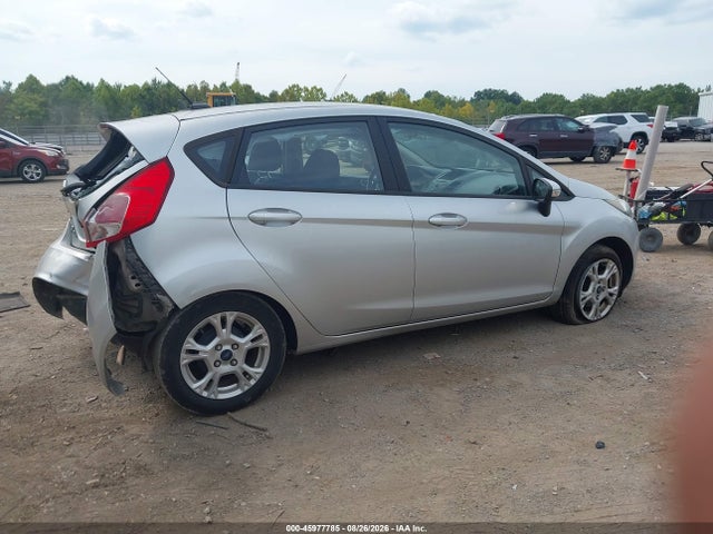 45977785 :رقم المزاد ، 3FADP4EJ7FM132528 vin ، 2015 Ford Fiesta Se مزاد بيع