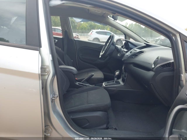 45977785 :رقم المزاد ، 3FADP4EJ7FM132528 vin ، 2015 Ford Fiesta Se مزاد بيع