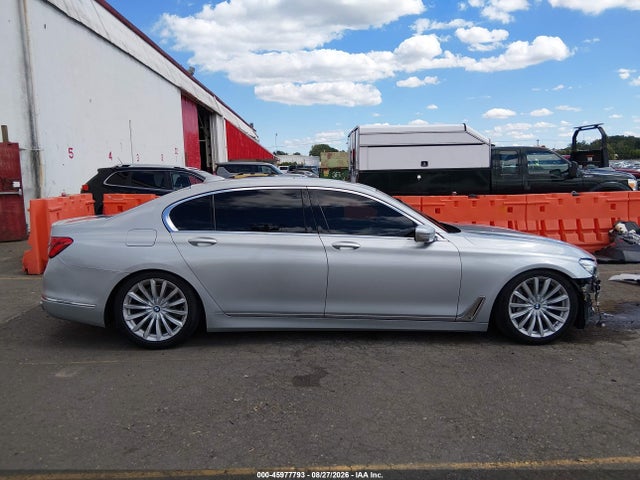 WBA7E2C58JG742283 BMW 740I